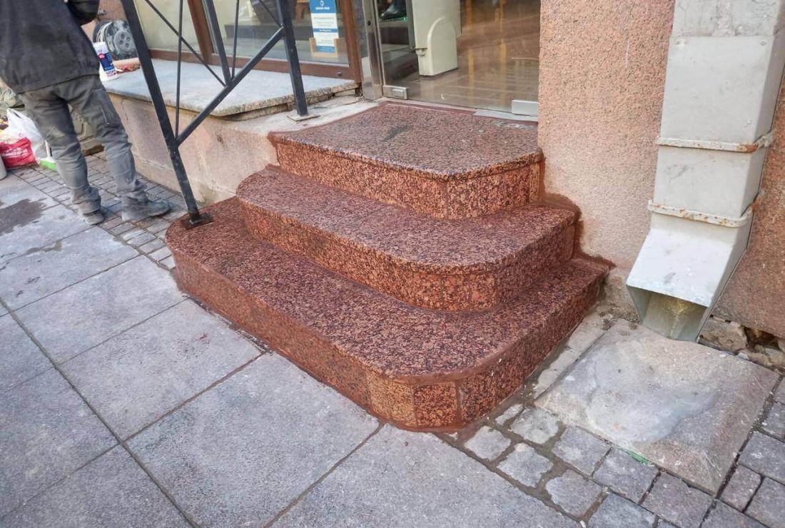 Ремонт крыльца из гранита.